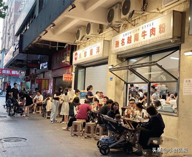 广东特火的粉店，食客提前1小时来排队，经常被问何时开分店