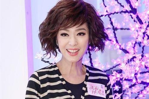 赤练仙子李莫愁（雪梨），戏如人生：抛弃张国荣，18岁未婚生子