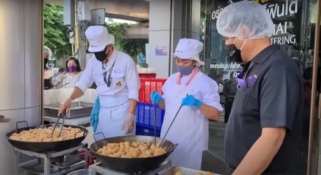 巨亏290亿！史上最憋屈巨头，惨到卖油条求生