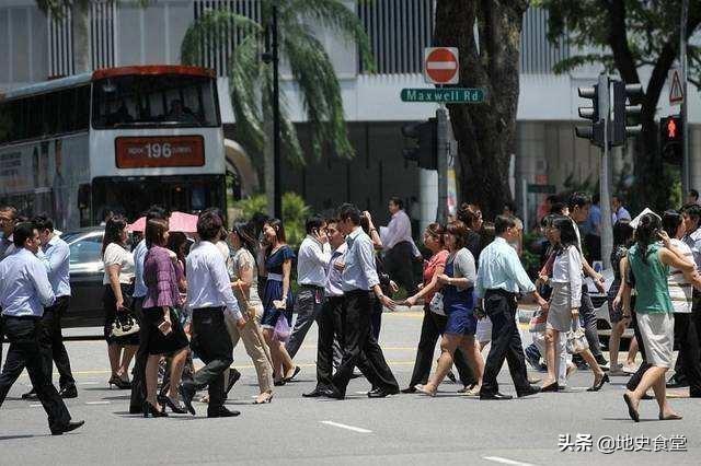 新加坡地处热带，人口稠密，如何解决用电问题？