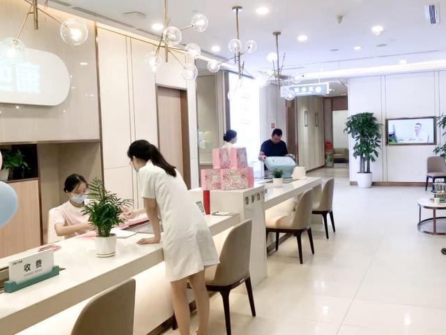一站式医疗综合体｜走进鹏瑞利国际医疗健康中心——成都疤康门诊部