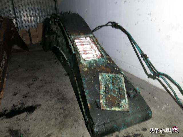 挖土机藏漏税烟入境 新加坡男子被重判