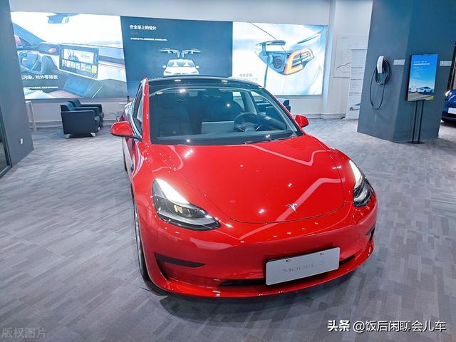 特斯拉Model 3在新加坡售价近百万元，车友：心理平衡多了