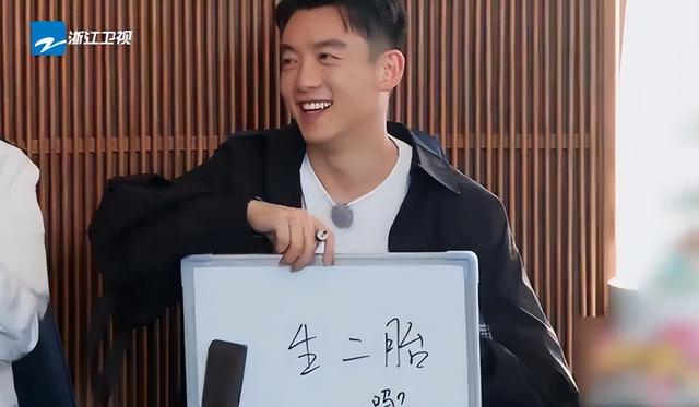 结婚两年后再看郑恺才发现,他放弃程晓玥选苗苗有多明智