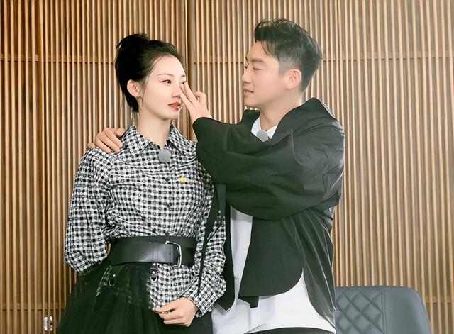 结婚两年后再看郑恺才发现,他放弃程晓玥选苗苗有多明智