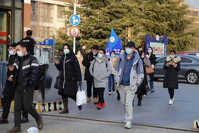 青岛考场“街拍”！文职入职前集训，细节满满全在这里