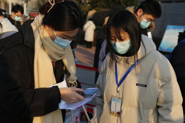 青岛考场“街拍”！文职入职前集训，细节满满全在这里