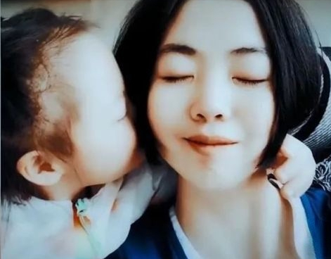 纪慈恩：站在女儿病床前，仿佛回到10年前告别闺蜜的那一天
