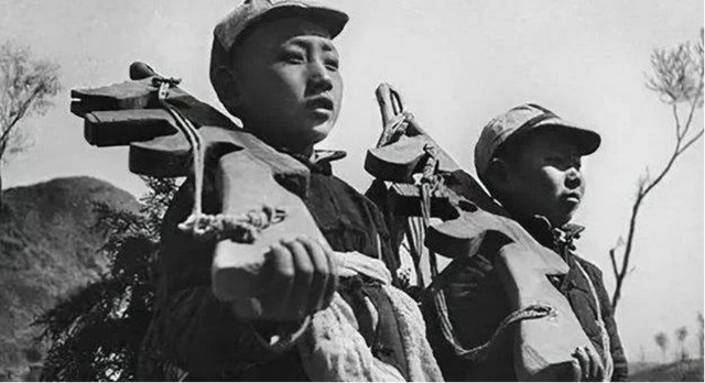 1944年滇西大反攻战况惨烈，7000娃娃兵上阵杀敌