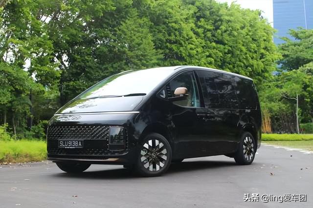 现代中型MPV：2.2吨的Staria宇宙飞船