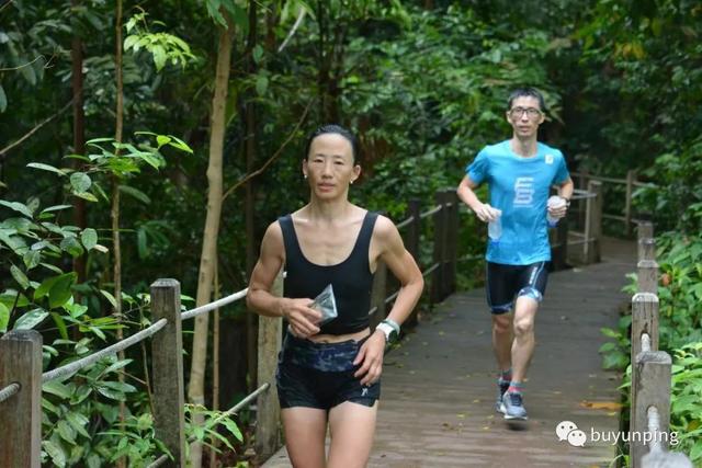 新加坡最高峰的跑山越野赛，冠军竟然是一位陪读妈妈？