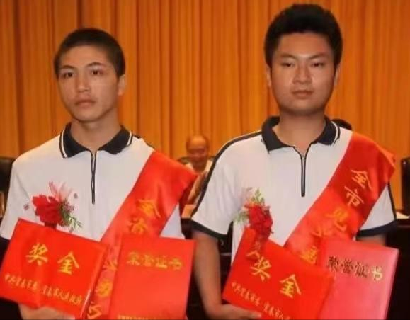 2014年，江西2位夺刀少年，救全车人后，错过高考，如今怎样