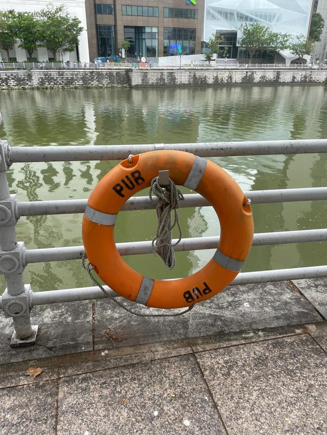 新加坡经验——两样能救命的东西：AED和救生圈