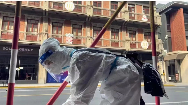 外籍志愿者助力社区疫情防控
