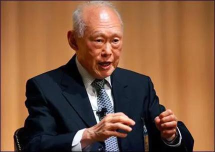 75％是华人，为何汉语不是新加坡国语？李光耀：汉语存在劣势
