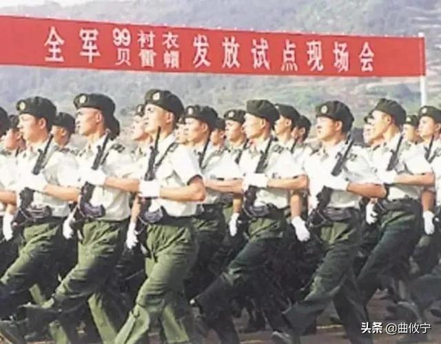 从香港地区警察的新服装说起