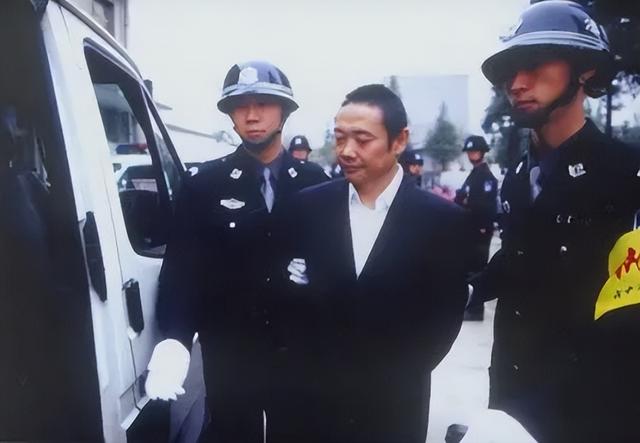 死刑贪官李玉书，包养两个情妇住一栋楼，行刑前最后一夜尖叫痛哭