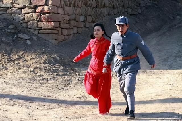 结婚两年后再看郑恺才发现,他放弃程晓玥选苗苗有多明智