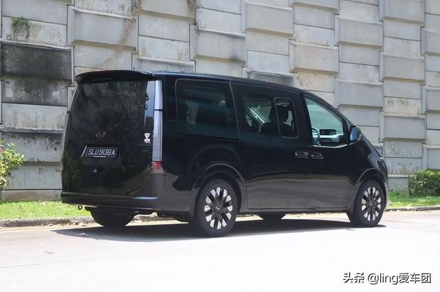 现代中型MPV：2.2吨的Staria宇宙飞船