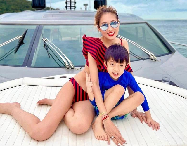 TVB知名女星出海秀好身材！长腿女神实至名归，与好友罕见撞泳装