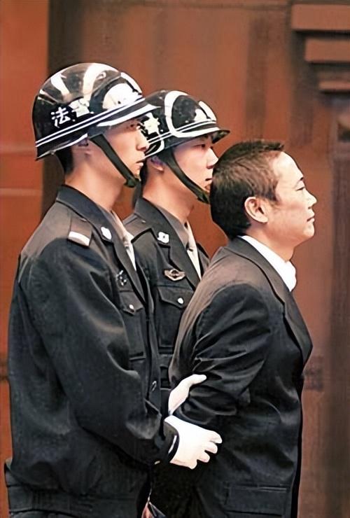 死刑贪官李玉书，包养两个情妇住一栋楼，行刑前最后一夜尖叫痛哭