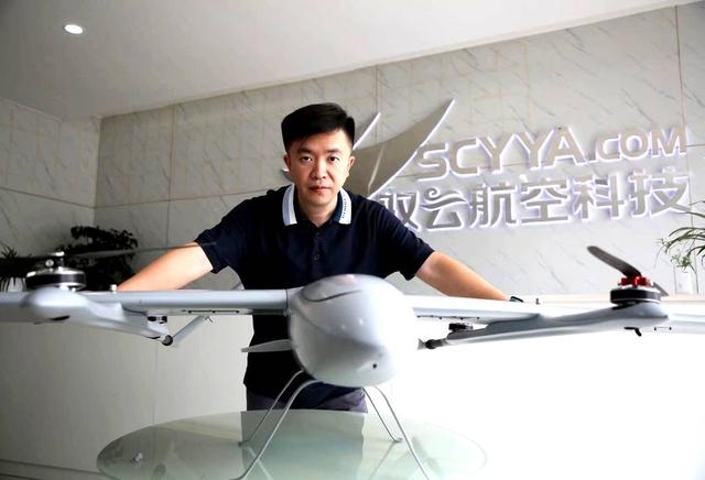 带领硕博军团研发无人机：85后工程师和他的团队驾驭“云朵”