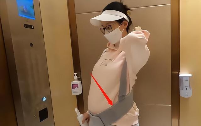 结婚两年后再看郑恺才发现,他放弃程晓玥选苗苗有多明智
