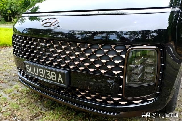 现代中型MPV：2.2吨的Staria宇宙飞船