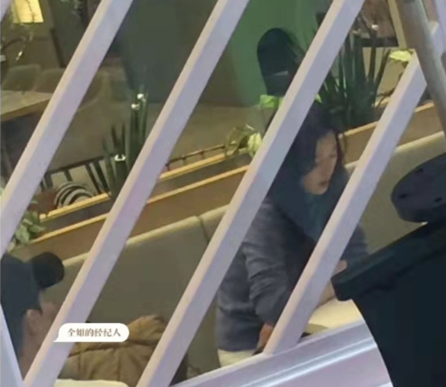 真没离！豪门阔太好好当着呢，太阳镜一戴全都滚开？