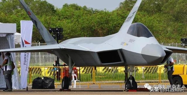 土耳其在新加坡航展上展示TF-X战斗机全尺寸模型