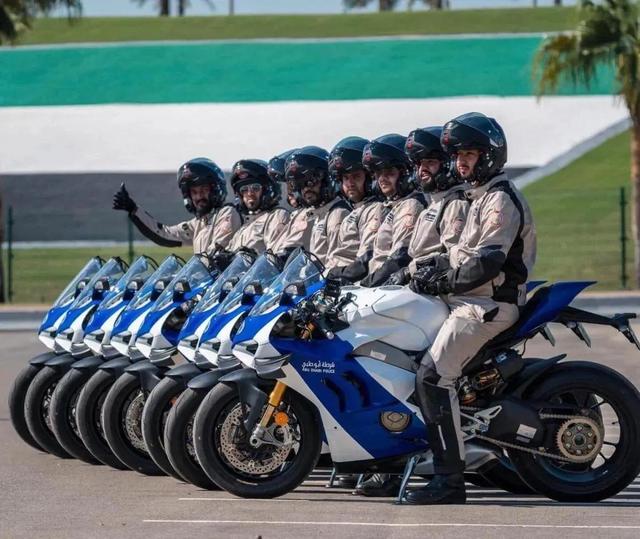 各国都用什么摩托车做警车