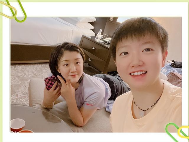 陈梦真美！在豪宅落地窗前穿内衣健身，大秀好身材，金手链醒目