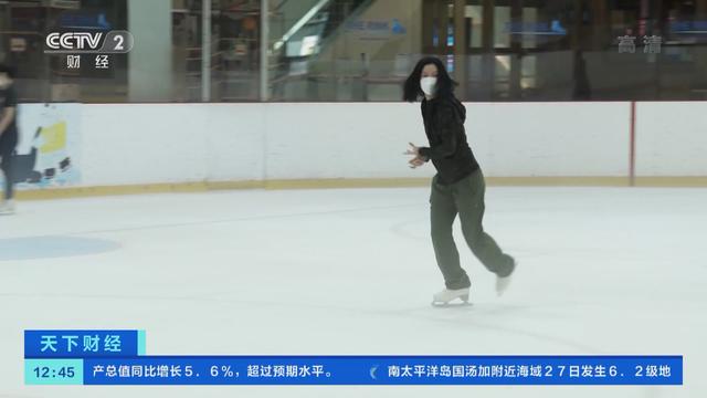 冰雪经济持续“升温”！新加坡溜冰场生意火爆