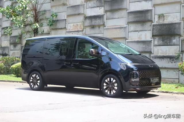 现代中型MPV：2.2吨的Staria宇宙飞船