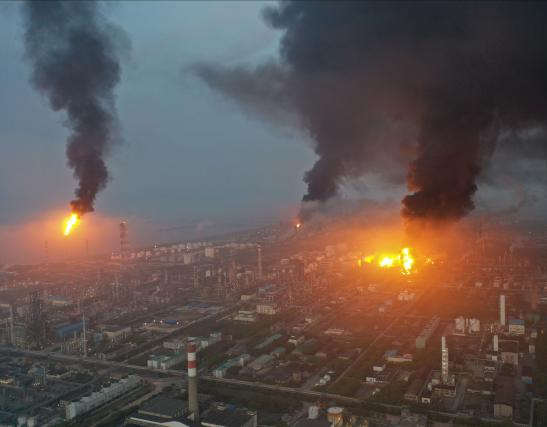 上海石化发生重大火情，爆炸声不断，化工区域不建居民楼不行吗？