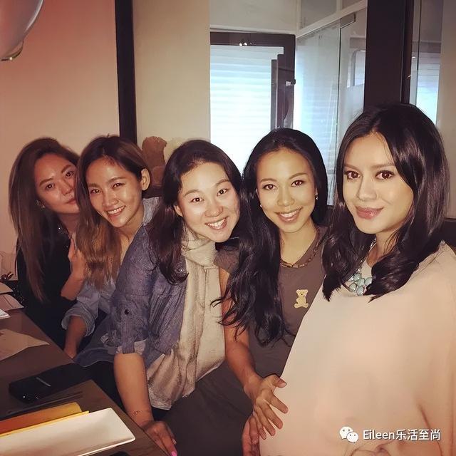 父亲败光80亿离婚？她家退出顶豪圈后为何还能交好这么多千金？