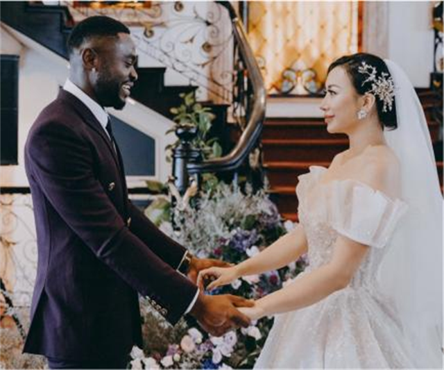 2020年，越南女子与黑人相爱9个月后结婚，称从未想会嫁给外国人