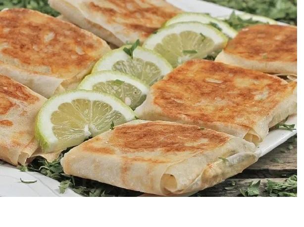 美味可口的沙特蛋饼Mutabbaq