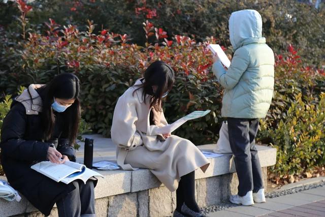 青岛考场“街拍”！文职入职前集训，细节满满全在这里