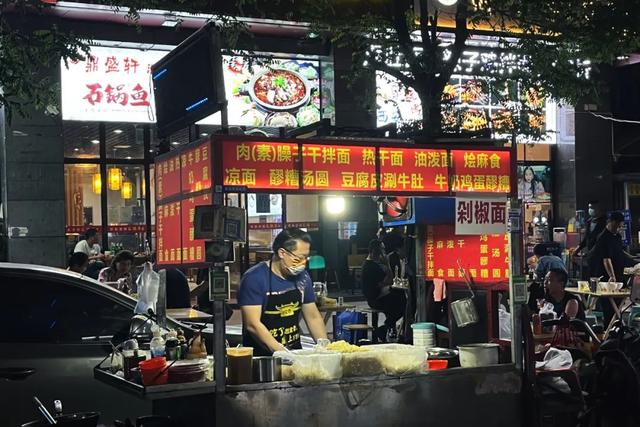 西安超全夜市地图，冒着热气的夜晚也太好吃了