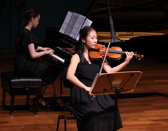 「新加坡青少年音乐会」多才多艺的小美女，永无止境的音乐之路