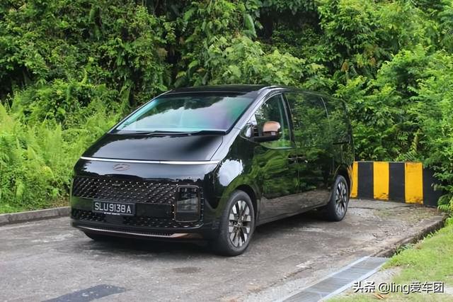 现代中型MPV：2.2吨的Staria宇宙飞船