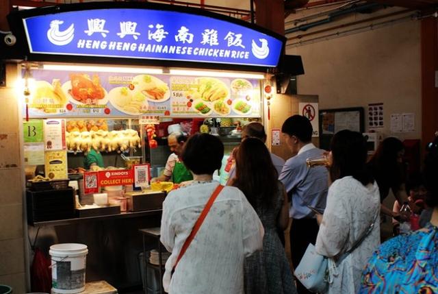 新加坡如同餐品大世界 吃在新加坡 介绍他们的美食 发达的餐饮业