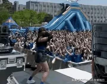 韩国校庆犹如摇滚音乐节现场