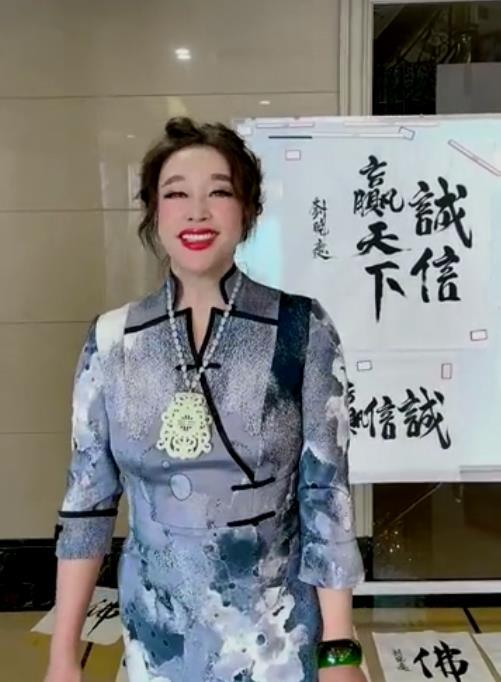 豪宅上亿，翡翠收藏过百亿，花钱如流水的5位女星，有钱也养不起