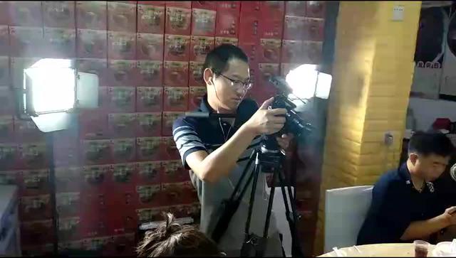 把湖北土鸡汤卖到新加坡，在城里买几套豪宅，咸宁大姐心酸创业史