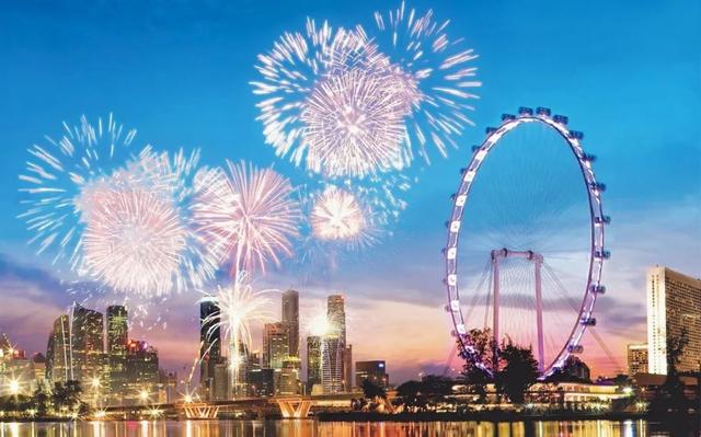 新加坡国庆最强攻略：看烟花、跳伞、飞机、坦克，参加家门口庆典