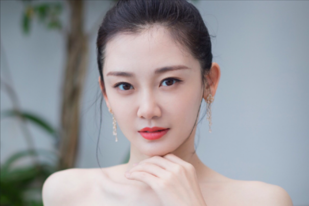 演员苗苗：与郑恺当众撒糖，分享自己情绪照，因不录她带娃视频？