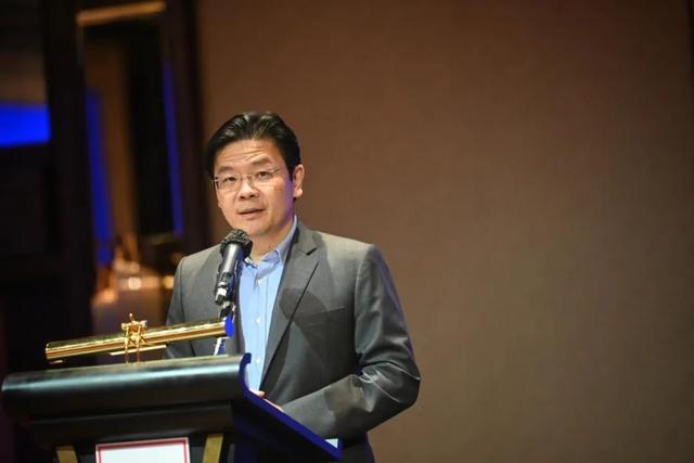 邻里学校毕业的草根领袖，凭什么成为新加坡政坛新“男主”？