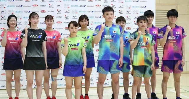 张本智和身边，站着不开心的伊藤美诚！日本队公布2022款比赛战袍